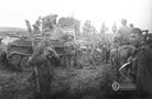 Niemieccy onierze na zdobytym sowieckim BT-7