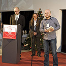 Nagrod w kategorii strona prywatna - wybr Kapituy - wrcza prezes Fundacji Kidprotect Jakub piewak