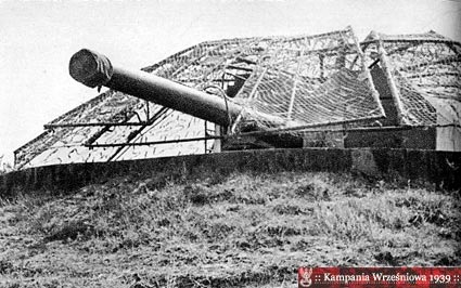 Zdjcie przedstawia armat baterii powojennej produkcji radzieckiej take kal. 152,4mm. 
