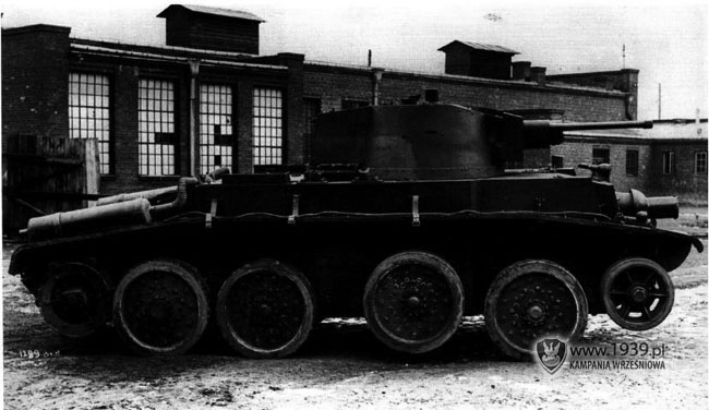 Prototyp 10TP. Zwraca uwag druga para k podniesiona hydraulicznie.