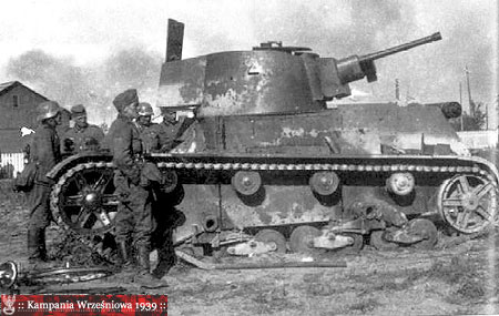 Uszkodzony czołg 7TP przejęty przez Niemców.